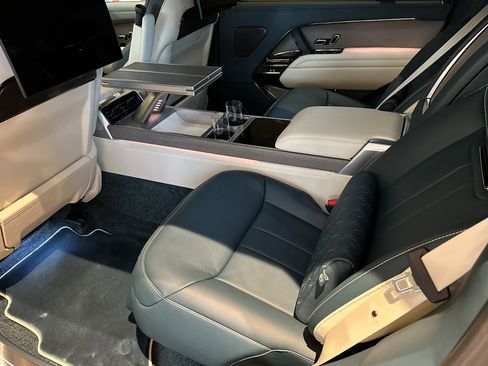 New 2025 Land Rover Range Rover SV image 11