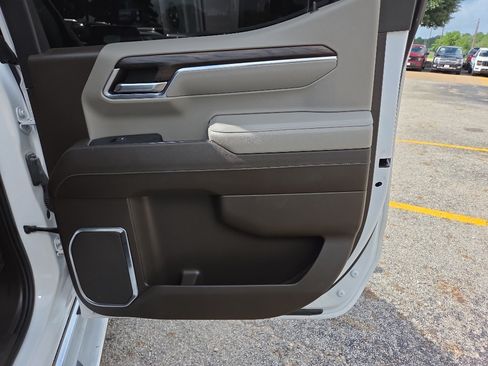 Used 2024 GMC Sierra 1500 SLT AWD/4WD image 19