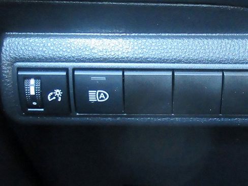 Used 2022 Toyota Corolla LE image 30