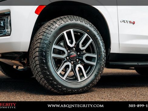 Used 2024 GMC Yukon XL AT4 AWD/4WD image 11