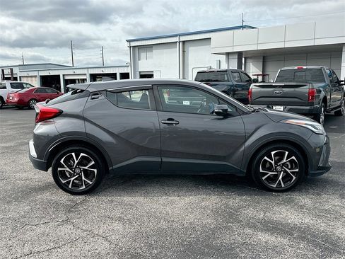 Used 2021 Toyota C-HR image 4