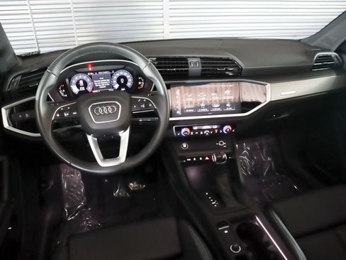 Used 2023 Audi Q3 2.0T Premium w/ Black Optic Sport Package AWD/4WD image 18