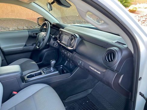 Used 2018 Toyota Tacoma SR RWD image 41