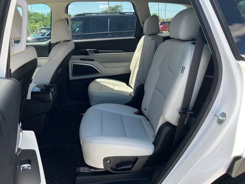 Used 2023 Kia Telluride S image 12