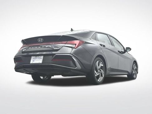 Used 2025 Hyundai Elantra Limited FWD image 43