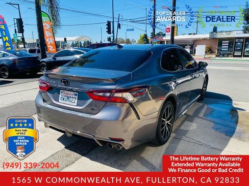 Used 2018 Toyota Camry SE FWD image 14