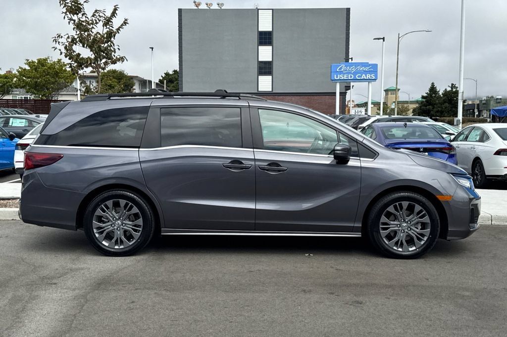 Certified 2025 Honda Odyssey Touring image 3