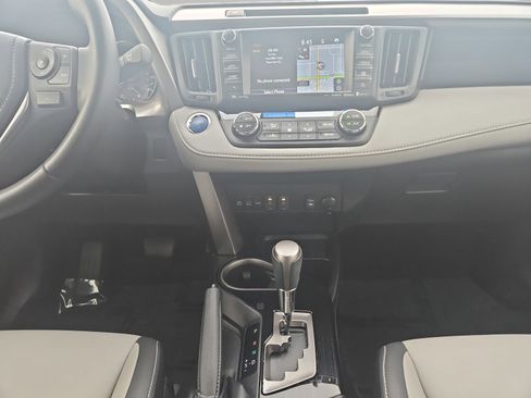 Used 2018 Toyota RAV4 Limited image 11