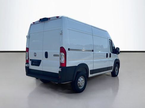 Used 2024 RAM ProMaster 2500 w/ Convenience Group FWD image 3