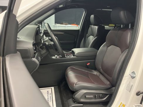 Used 2025 Honda Pilot Black Edition image 11