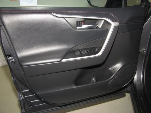Used 2022 Toyota RAV4 TRD Off-Road AWD/4WD image 11