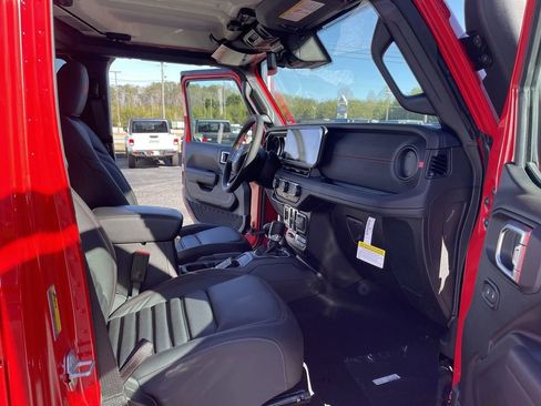 New 2024 Jeep Wrangler Unlimited Rubicon w/ Technology Group image 24