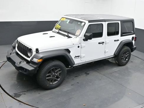Used 2025 Jeep Wrangler Sport S image 36