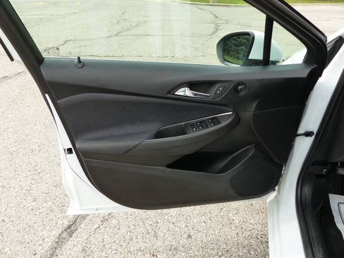 Used 2018 Chevrolet Cruze LT w/ Convenience Package FWD image 19
