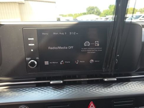 Used 2024 Kia Carnival LX FWD image 10
