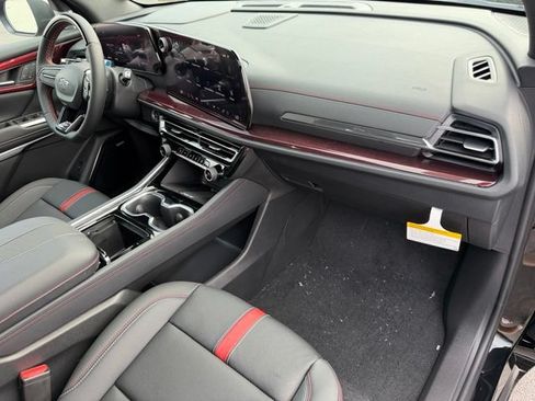 New 2026 Chevrolet Traverse RS w/ LPO, Floor Liner Package AWD/4WD image 18