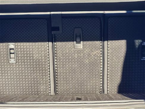 Used 2024 Land Rover Defender 110 S image 21