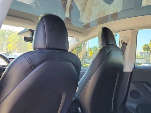 Used 2022 Tesla Model Y Performance image 12