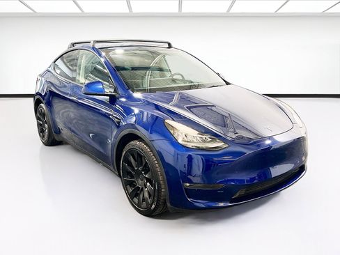 Used 2022 Tesla Model Y Long Range AWD/4WD image 3