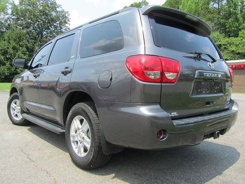 Used 2011 Toyota Sequoia SR5 w/ Premium Pkg AWD/4WD image 7