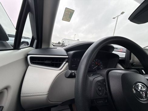 Used 2025 Toyota Corolla Cross L image 24