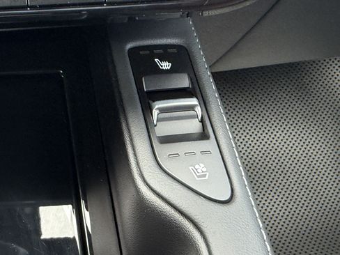 Certified 2024 Kia Telluride EX w/ EX Captain's Chair Package FWD image 23