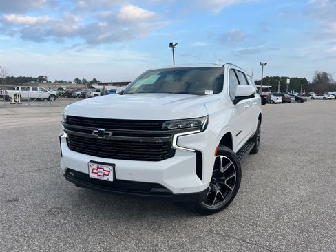 Used 2021 Chevrolet Suburban RST w/ Luxury Package image 2