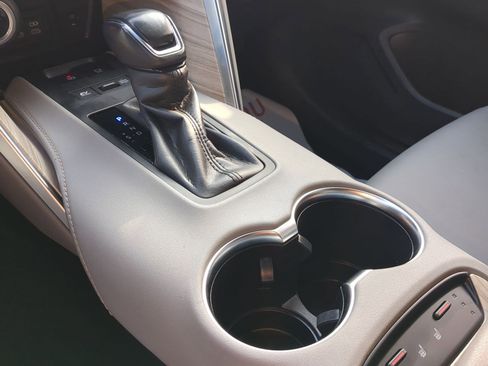 Used 2023 Toyota Venza XLE image 25