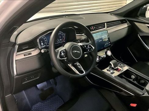 Certified 2024 Jaguar F-PACE R-Dynamic S image 24