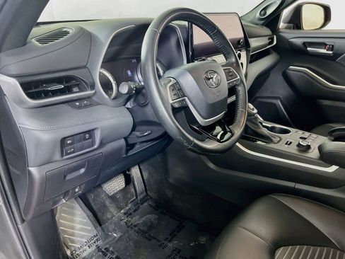 Used 2023 Toyota Highlander XSE AWD/4WD image 9