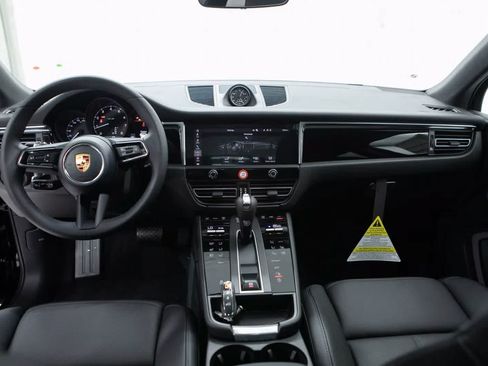 Certified 2026 Porsche Macan AWD/4WD image 13
