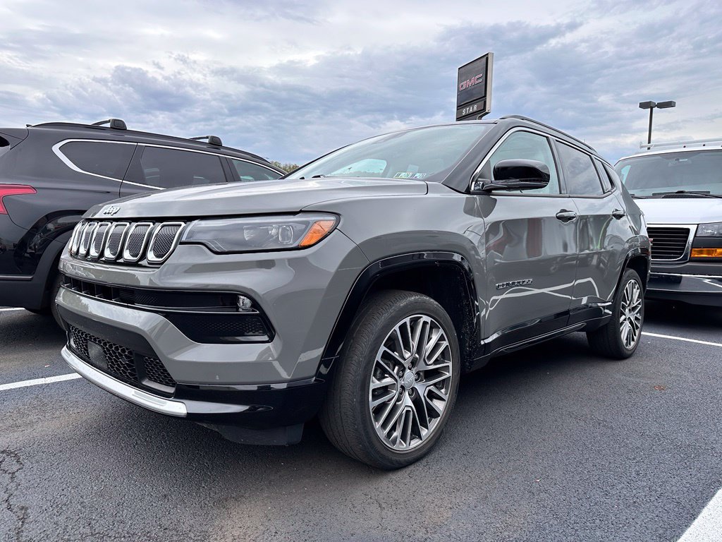 Used 2022 Jeep Compass Limited w/ Elite Group AWD/4WD image 2