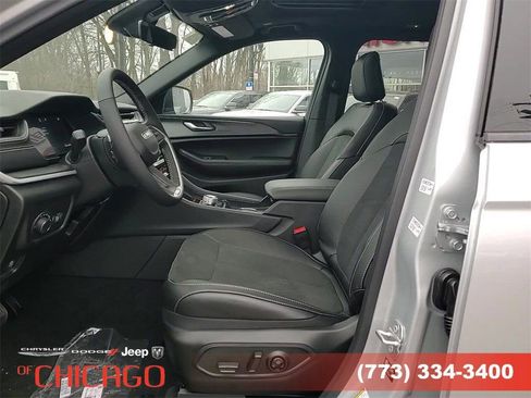 Certified 2025 Jeep Grand Cherokee L Altitude AWD/4WD image 8