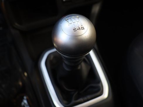 Used 2018 Jeep Renegade Latitude FWD image 51