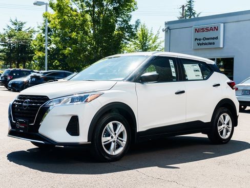 New 2025 Nissan Kicks Play S image 3