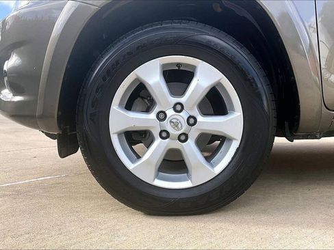 Used 2012 Toyota RAV4 Limited w/ Navigation Value Pkg AWD/4WD image 11