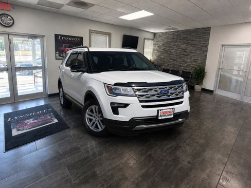 Used 2018 Ford Explorer XLT w/ Equipment Group 201A AWD/4WD image 4