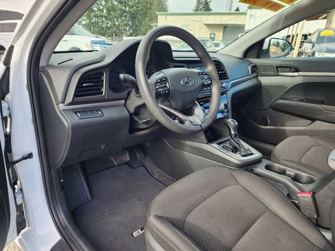 Used 2019 Hyundai Elantra SE w/ Cargo Package image 9