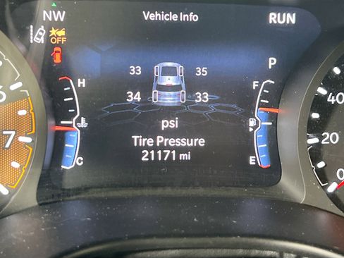 Used 2022 Jeep Compass Latitude image 12