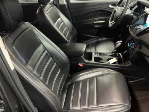 Used 2019 Ford Escape SEL image 17