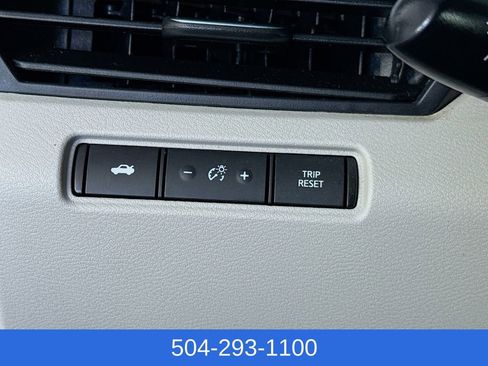 Used 2024 Nissan Altima 2.5 SV FWD image 12