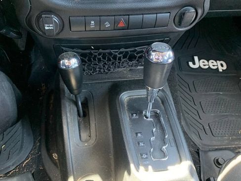 Used 2017 Jeep Wrangler Unlimited Sport w/ Connectivity Group AWD/4WD image 22
