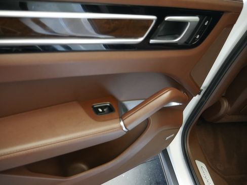 Certified 2023 Porsche Cayenne Turbo AWD/4WD image 19