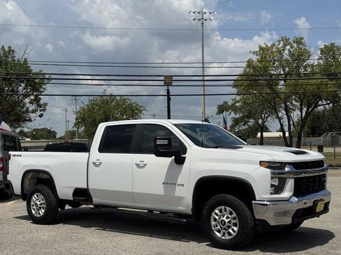 Used 2021 Chevrolet Silverado 2500 LT AWD/4WD image 3