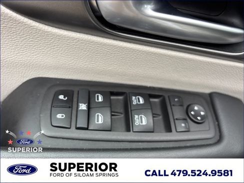 Used 2024 Chrysler Pacifica Touring-L FWD image 26