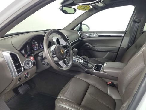 Used 2017 Porsche Cayenne Platinum Edition AWD/4WD image 2