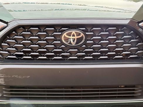 Used 2022 Toyota Corolla Cross LE image 9