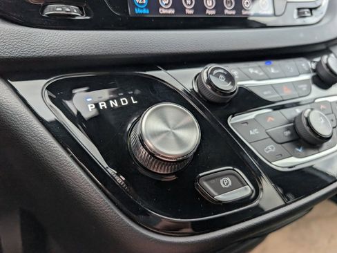 Used 2020 Chrysler Pacifica Touring-L w/ Advanced Safetytec Group image 29