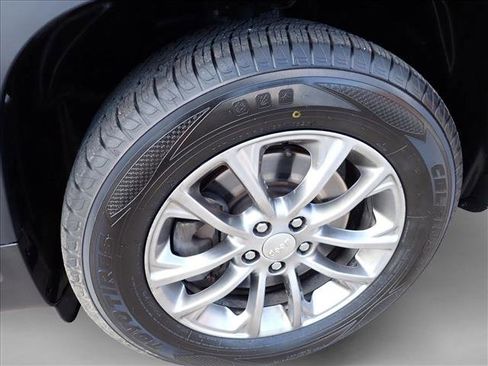 Used 2019 Jeep Cherokee Latitude Plus w/ Comfort/Convenience Group AWD/4WD image 7