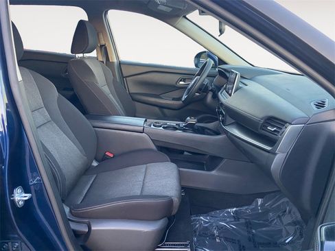 Used 2024 Nissan Rogue SV image 15